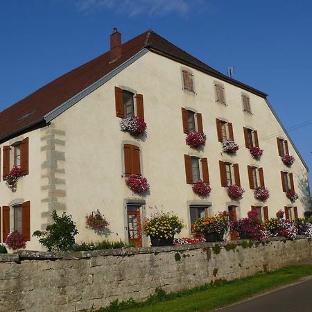 Le P'Tit Bonheur Bed & Breakfast Chilly-sur-Salins Екстериор снимка