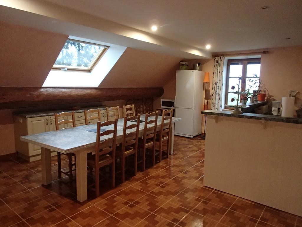 Le P'Tit Bonheur Bed & Breakfast Chilly-sur-Salins Екстериор снимка