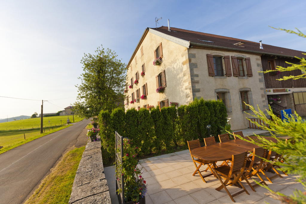 Le P'Tit Bonheur Bed & Breakfast Chilly-sur-Salins Екстериор снимка