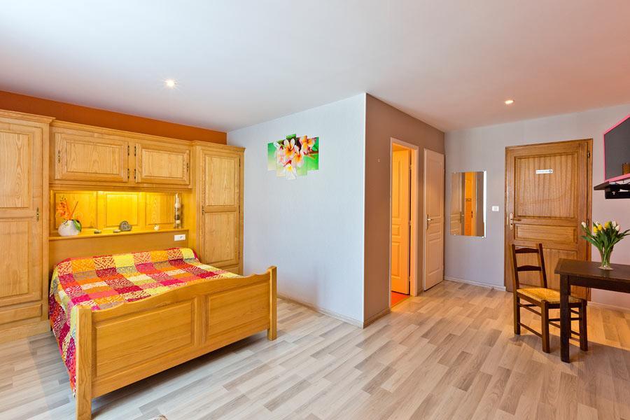 Le P'Tit Bonheur Bed & Breakfast Chilly-sur-Salins Екстериор снимка